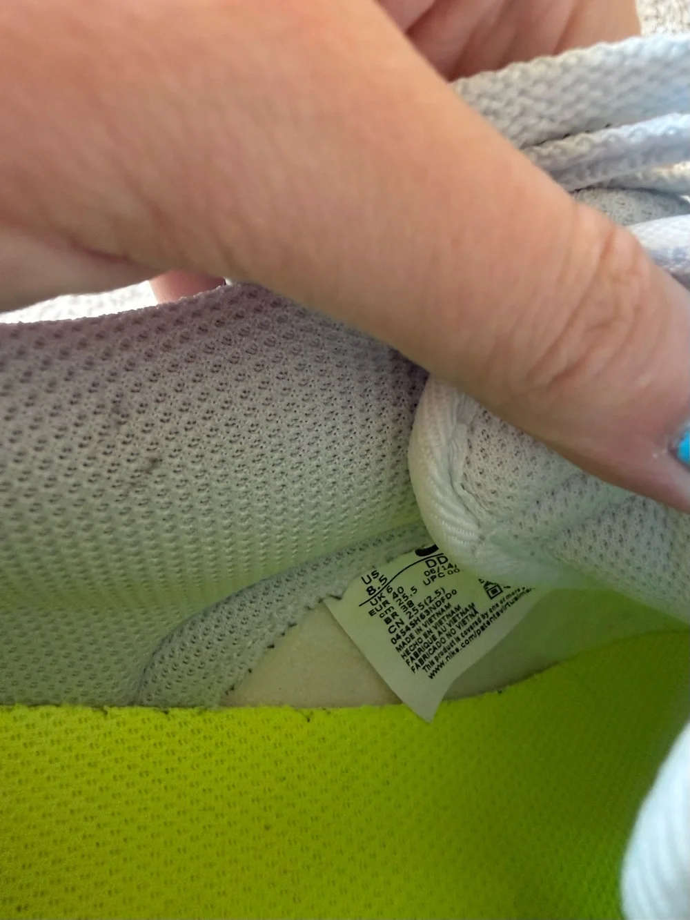 Nike Women's Low Top Sneakers Size 8 in Light Blue and White